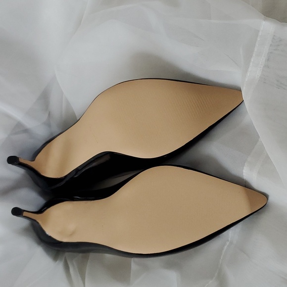 Classic Black Pumps - Picture 3 of 4